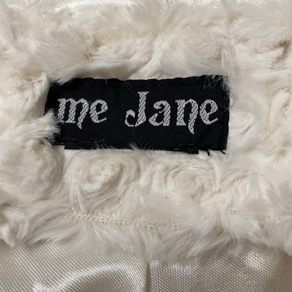 Me Jane rose petals Faux fur off wht jacket - Size Medium - Picture 5 of 10